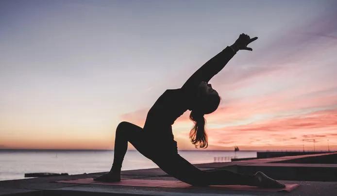 an image of a woman exercising trying to answer how does exercise affect the brain